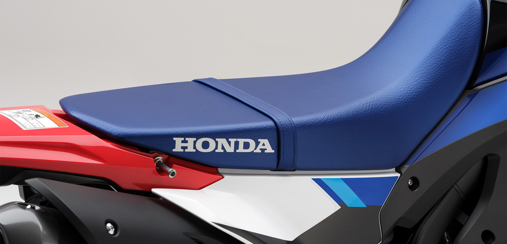 25YM-CRF300Rally_Features_Designjpg_1