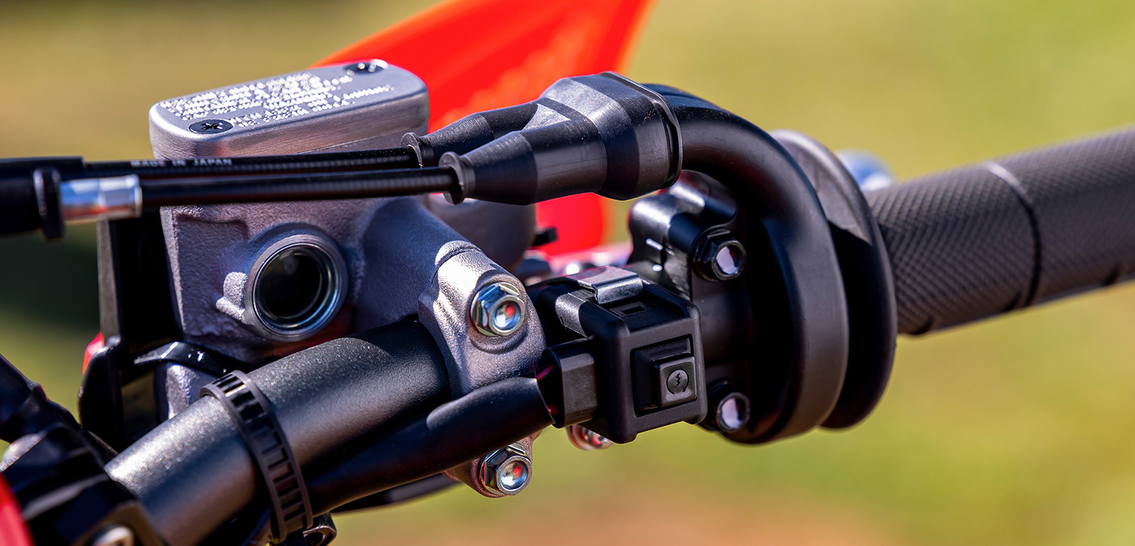 CRF450X_Features_Technologyjpg_1